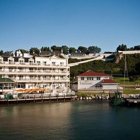 Chippewa Hotel Waterfront マキノー島 エクステリア 写真