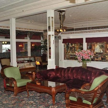 Chippewa Hotel Waterfront マキノー島 エクステリア 写真